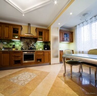 Traditional Medium Wood (Golden) Kitchen