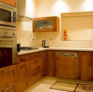 Traditional Medium Wood-Golden Kitchen