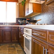 Traditional Medium Wood-Golden Kitchen