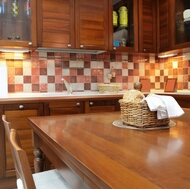 Traditional Medium Wood-Golden Kitchen