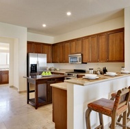 Traditional Medium Wood (Golden) Kitchen