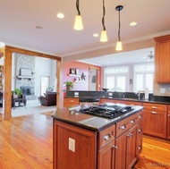 Traditional Medium Wood (Golden) Kitchen