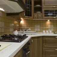 Traditional Medium Wood (Olive) Kitchen