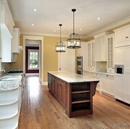 Traditional Two-Tone Kitchen