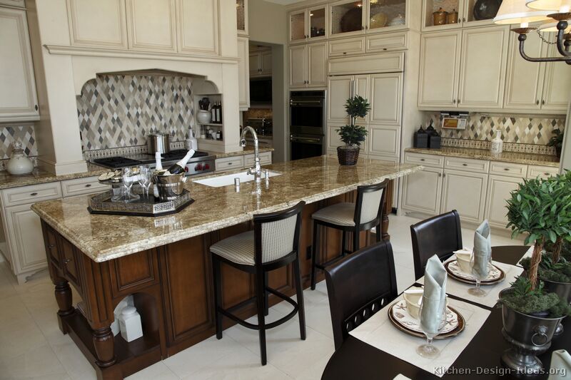 A Large Gourmet Kitchen for Cooking & Entertaining