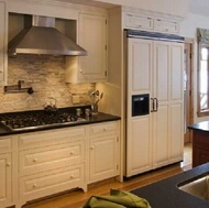 Traditional Two-Tone Kitchen