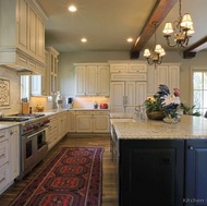 Traditional Antique White Kitchen