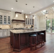 Traditional Two-Tone Kitchen