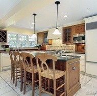 Traditional Two-Tone Kitchen