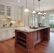 Traditional Antique White Kitchen