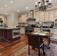 Traditional Antique White Kitchen